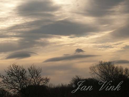 Dreigende wolken boven het Nationaal Park Zuid-Kennemerland, Midden-Heerenduinen.