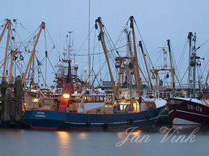 Vissersboot, in de haven van Lauwersoog, Groningen